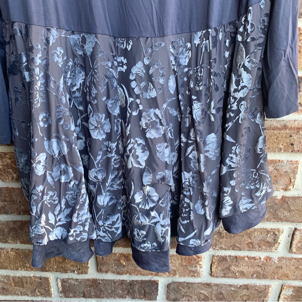 LOGO by Lori Goldstein top with Velvet application - Picture 7 of 7